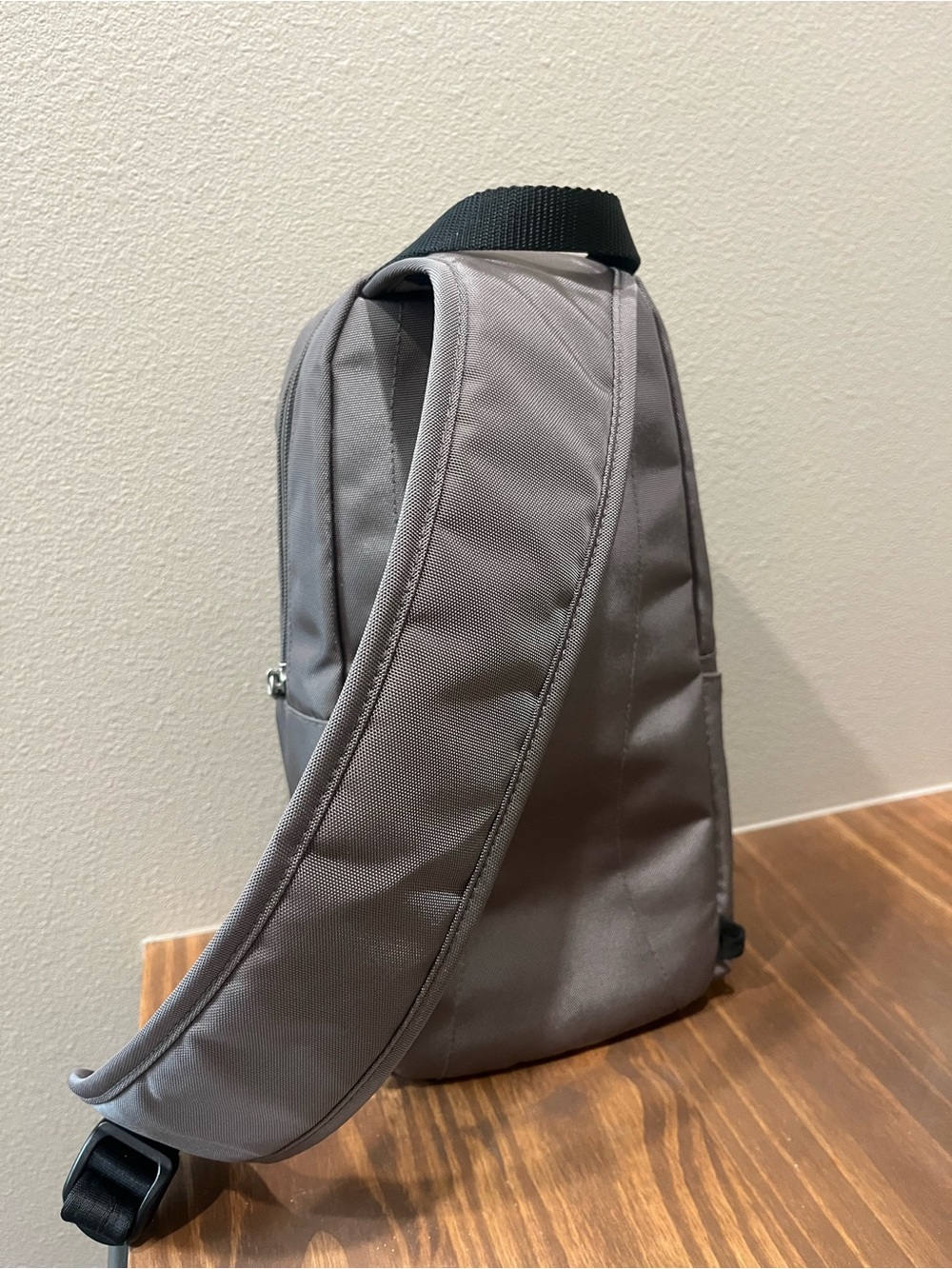 Travelon $88 Anti-Theft Classic Sling Bag Style 42887 Nutmeg - Picture 4 of 9